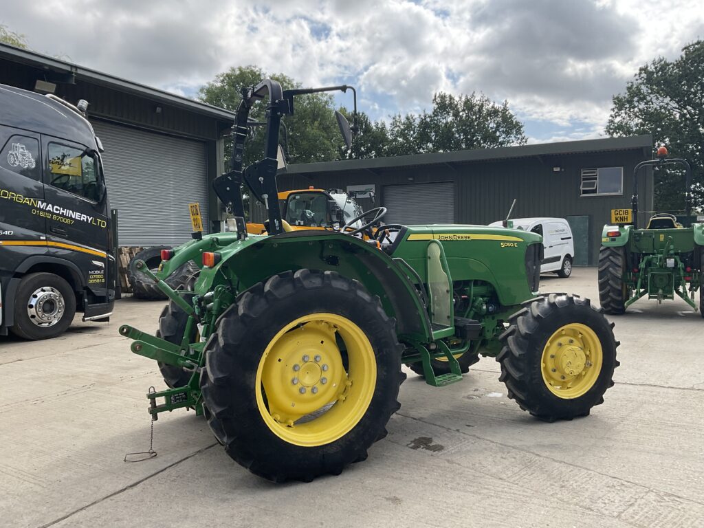 JOHN DEERE 5050E