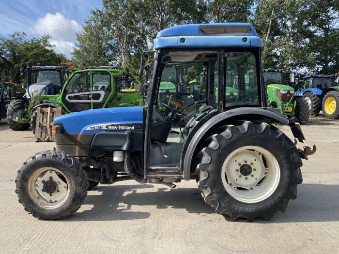 NEW HOLLAND TN75 N