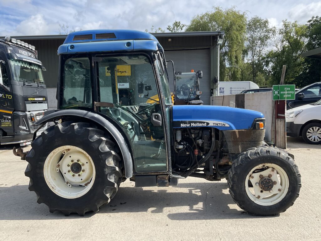 NEW HOLLAND TN75 N