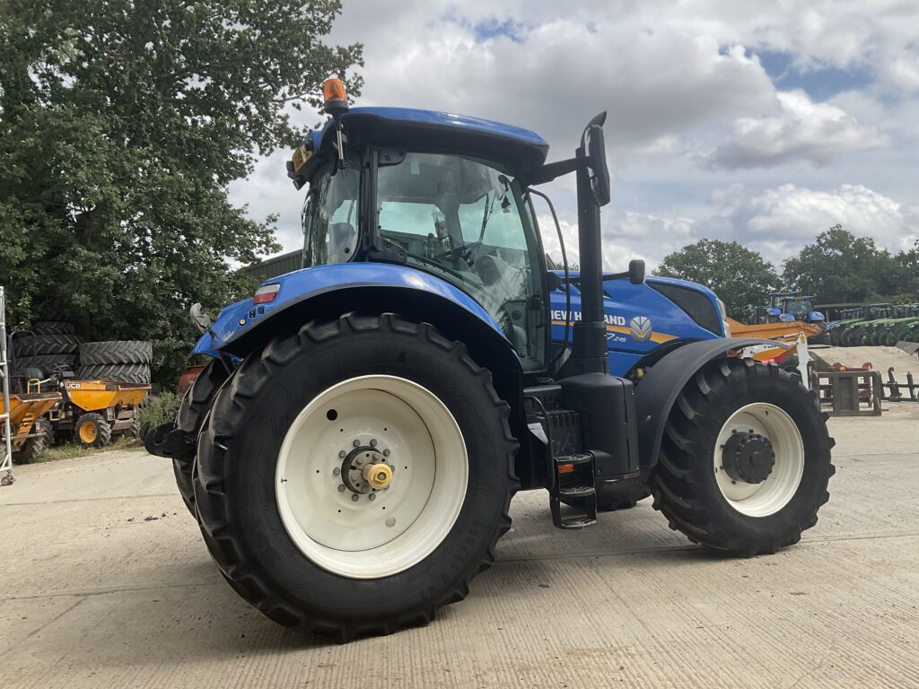 NEW HOLLAND T7.245