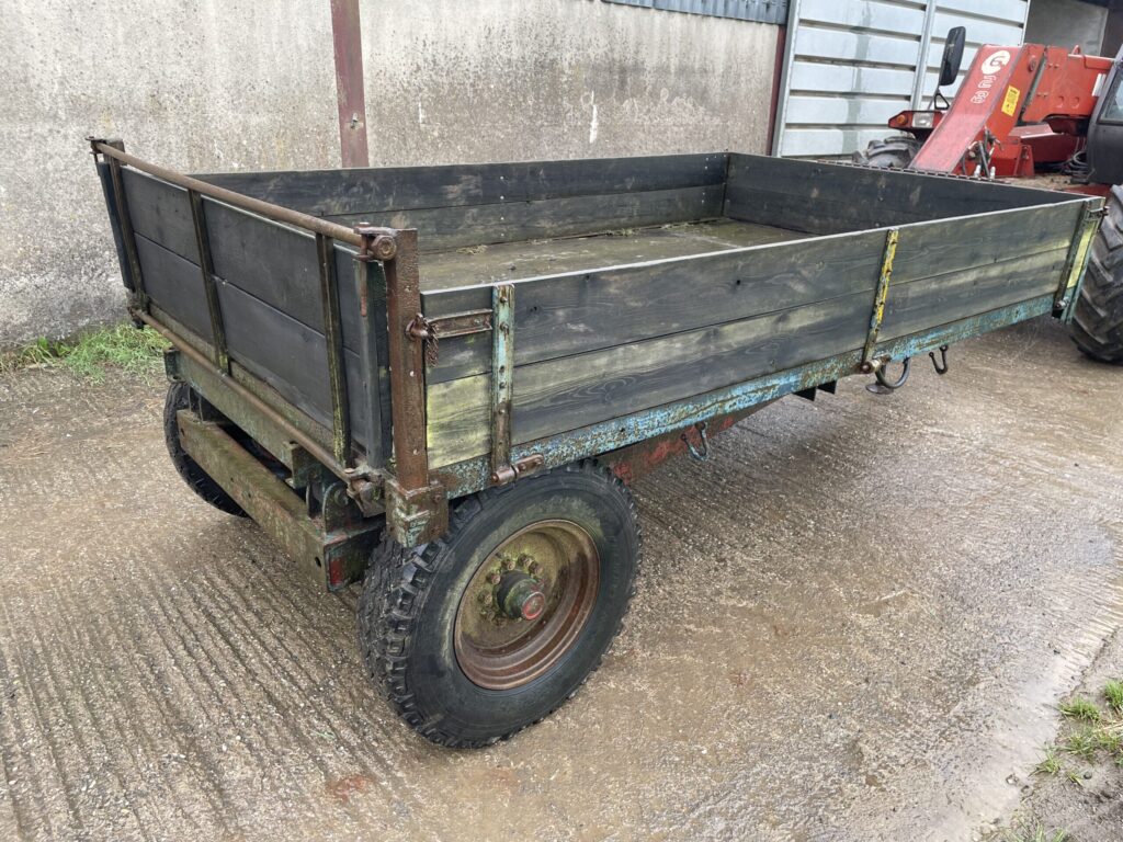 Wooden tipping trailer, 3 ton