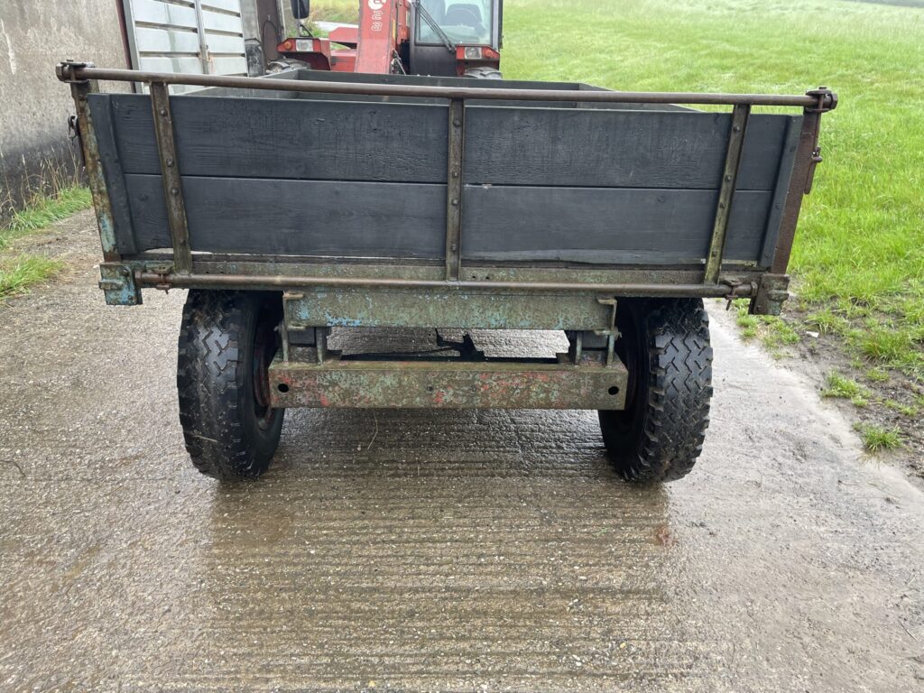 Wooden tipping trailer, 3 ton