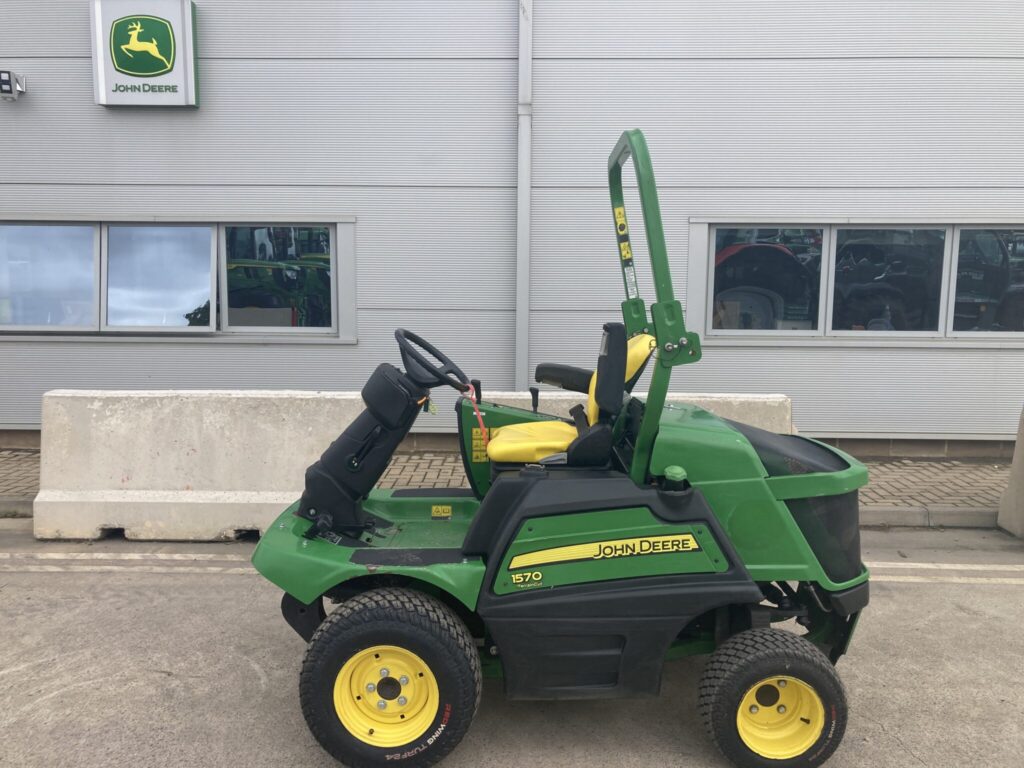 John Deere 1570 front mower power unit