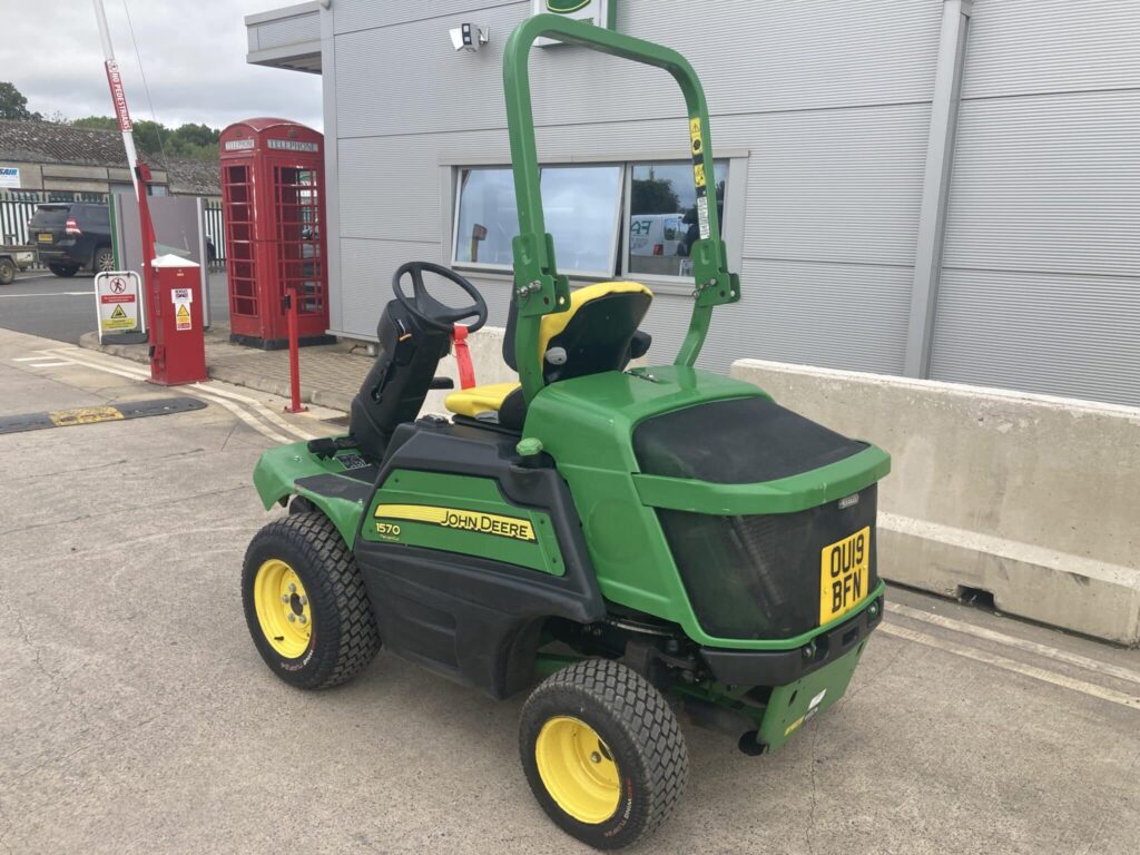 John Deere 1570 front mower power unit