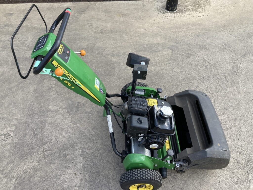 John Deere 220SL walk behind greens mower