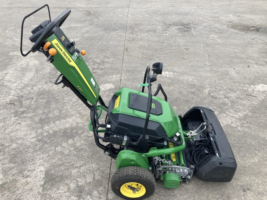 John Deere 225 E-cut walk behind electric greens mower