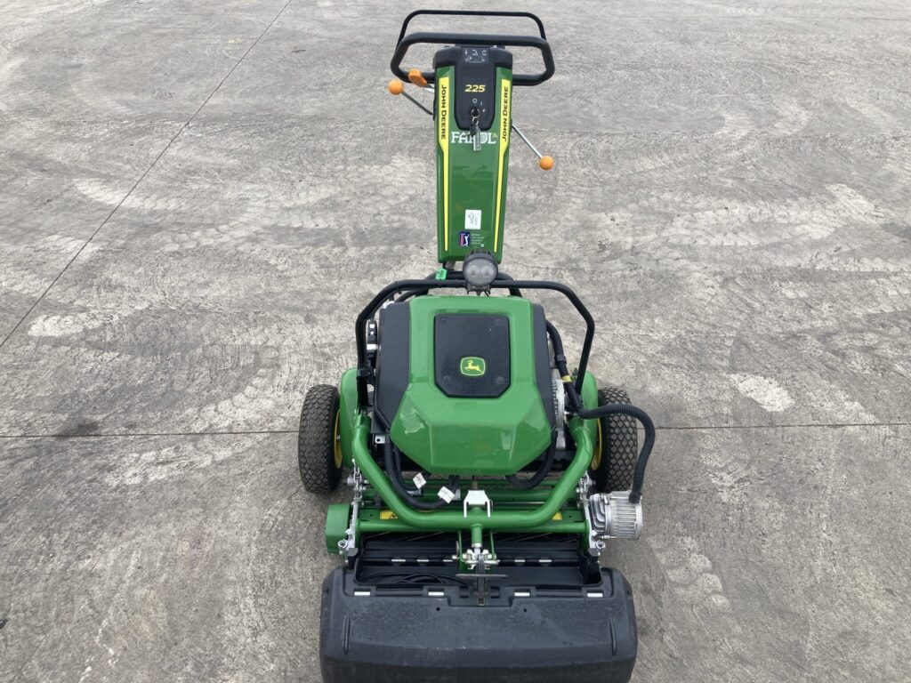 John Deere 225 E-cut walk behind electric greens mower