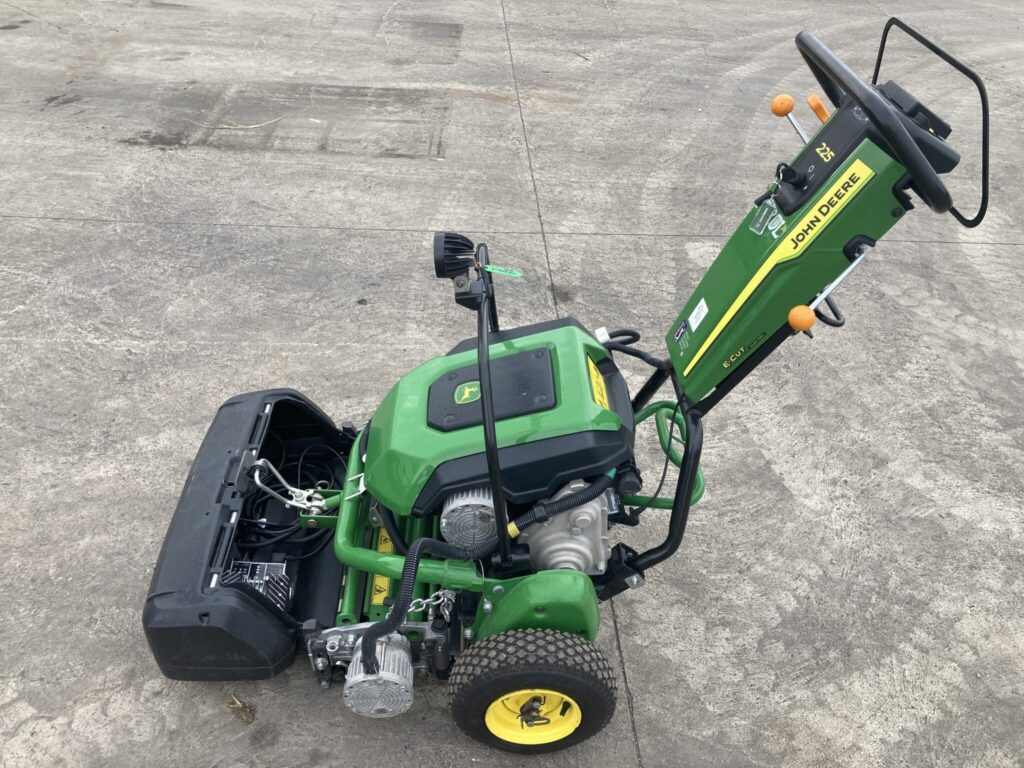 John Deere 225 E-cut walk behind electric greens mower