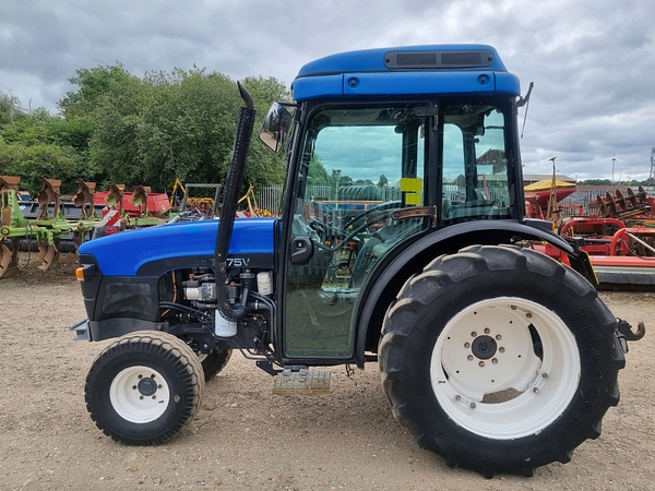 New Holland TN75V -[ 2 Wheel Drive ]-