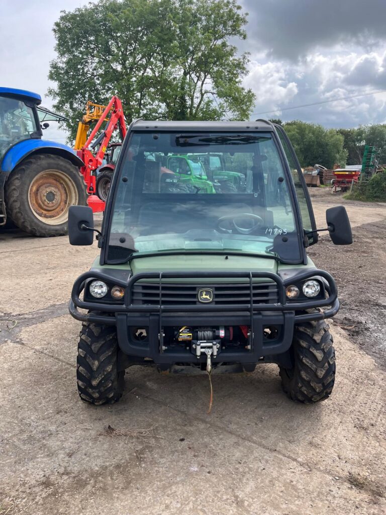 JOHN DEERE 855D GATOR