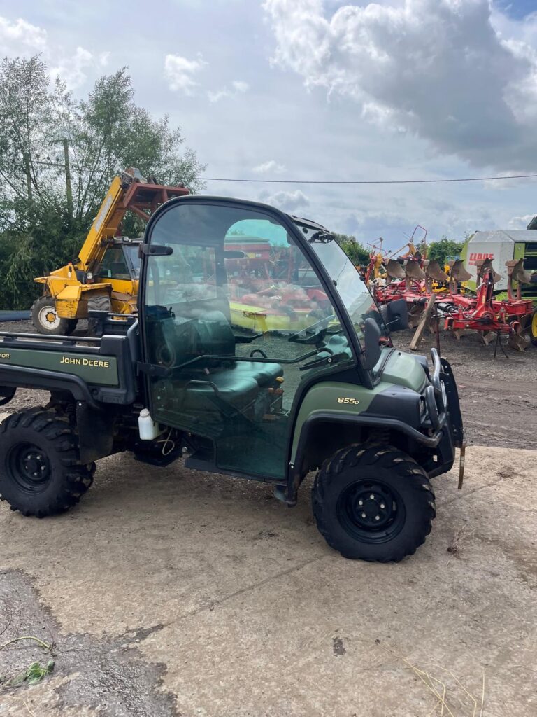 JOHN DEERE 855D GATOR