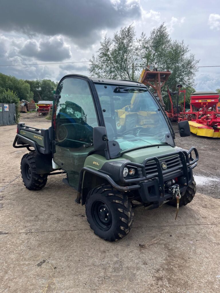 JOHN DEERE 855D GATOR