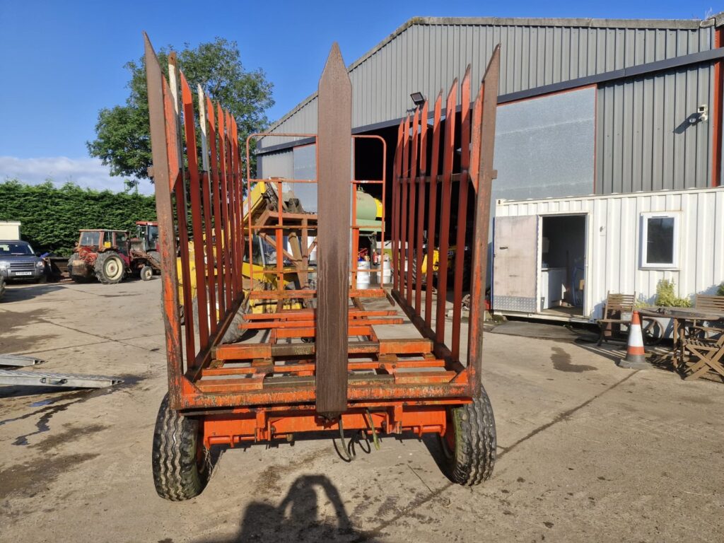 BROWNS 72 BALE HYDRAULIC SQUEEZE TRAILER