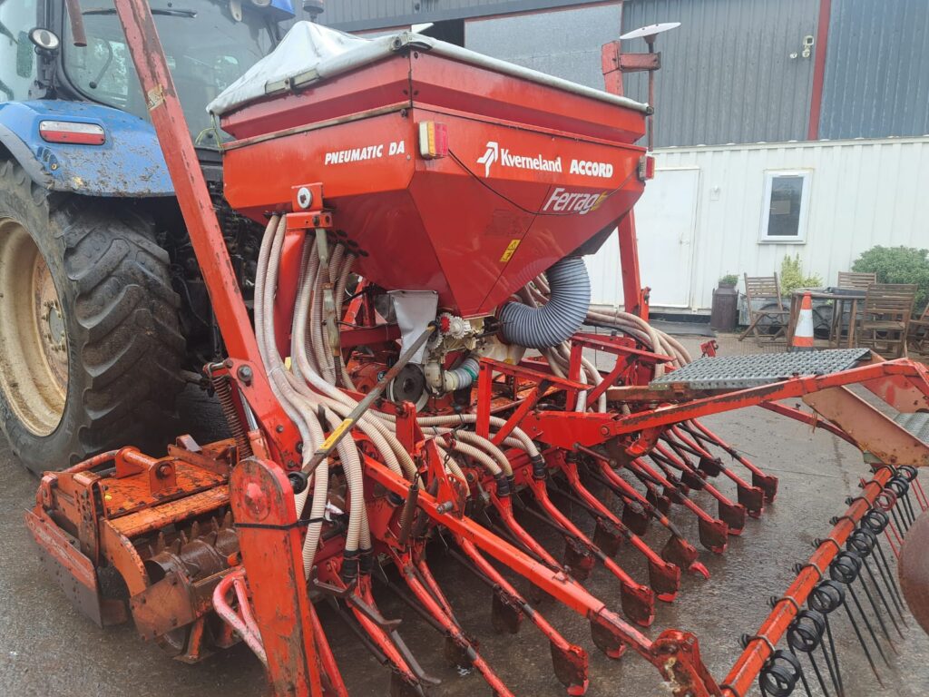 KVERNELAND ACCORD 3M POWER HARROW DRILL