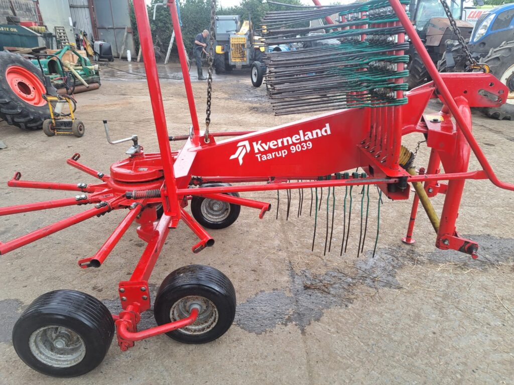 KVERNELAND 9039 SINGLE ROTOR RAKE