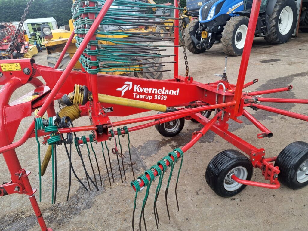 KVERNELAND 9039 SINGLE ROTOR RAKE