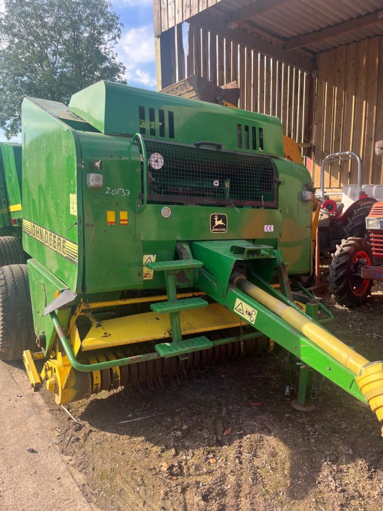 JOHN DEERE 575 ROUND BALER