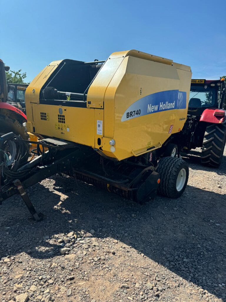 NEW HOLLAND BR740 CROP CUTTER BALER