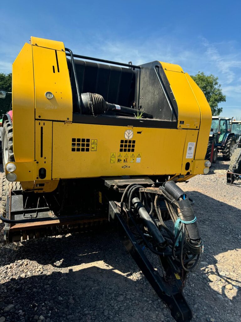 NEW HOLLAND BR740 CROP CUTTER BALER