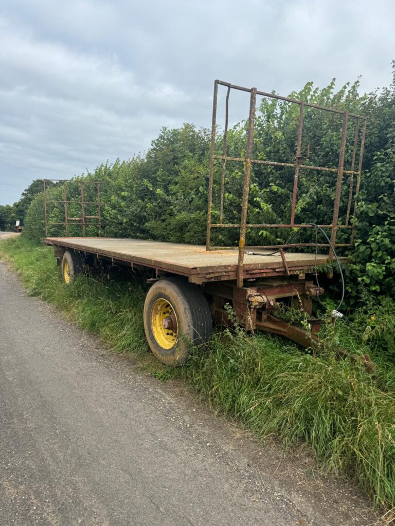 26FT 6 LONG TRAILER