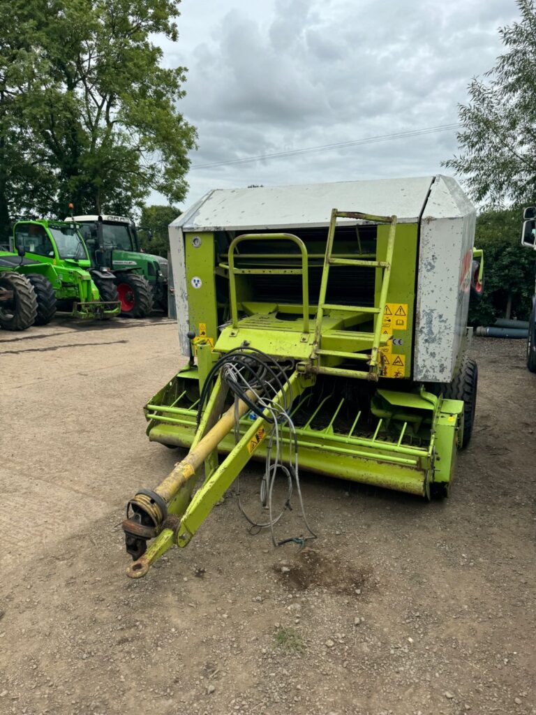 CLAAS ROLLANT 250 ROUND BALER