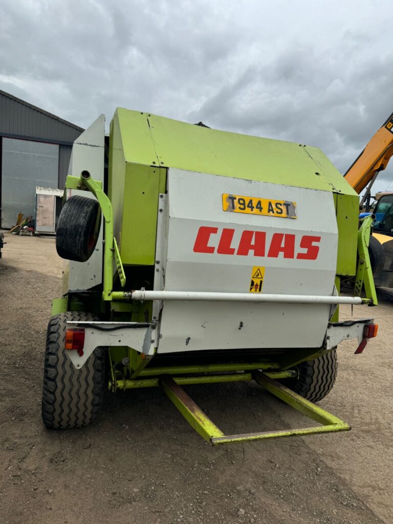 CLAAS ROLLANT 250 ROUND BALER