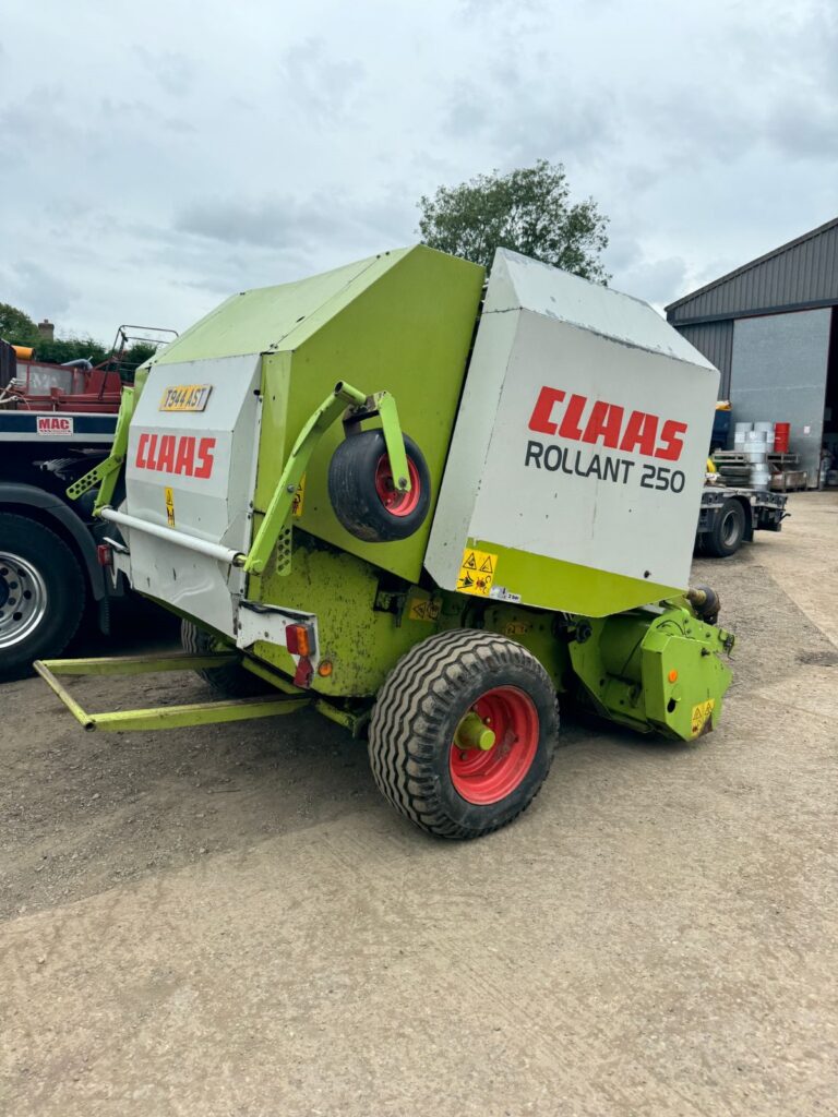 CLAAS ROLLANT 250 ROUND BALER