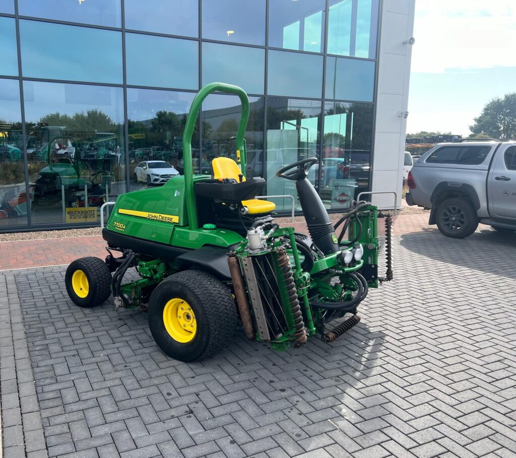 John Deere 7700A fairway mower