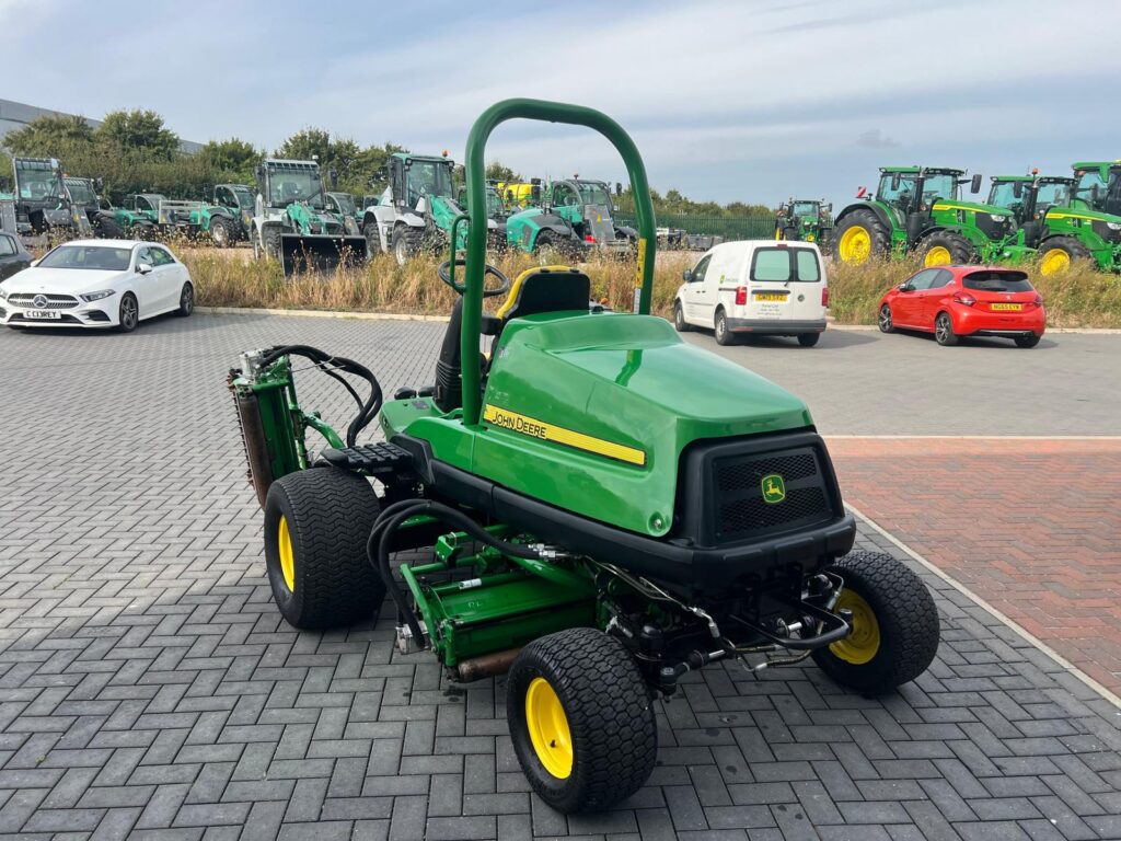 John Deere 7700A fairway mower