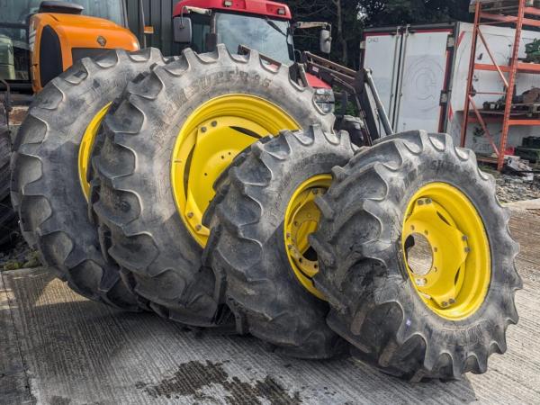 AS NEW WHEELS SNA TYRES RO SUIT JOHN DEERE TRACTORS