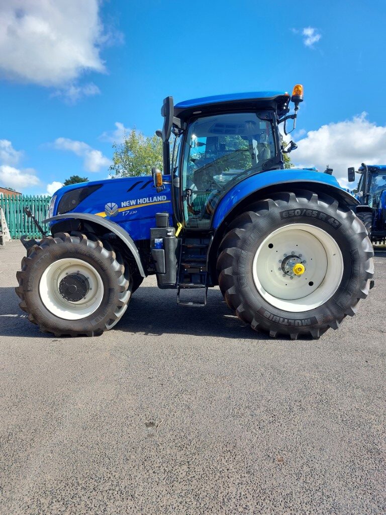 NEW HOLLAND T7.230