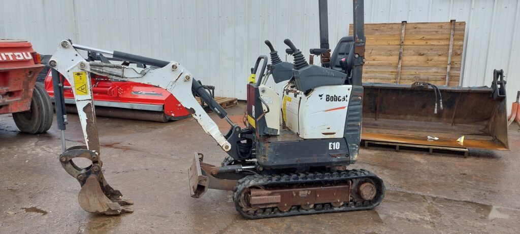 E10 BOBCAT EXCAVATOR