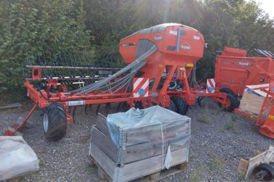 KUHN FARM MACHINERY 600