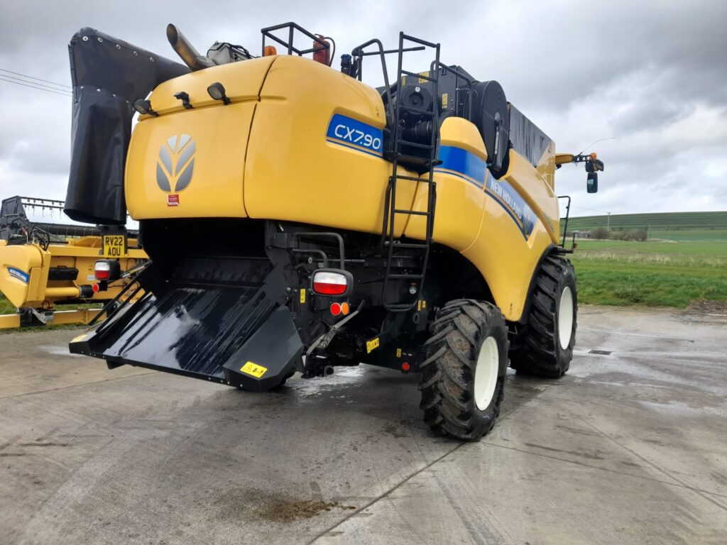 NEW HOLLAND CX7.90