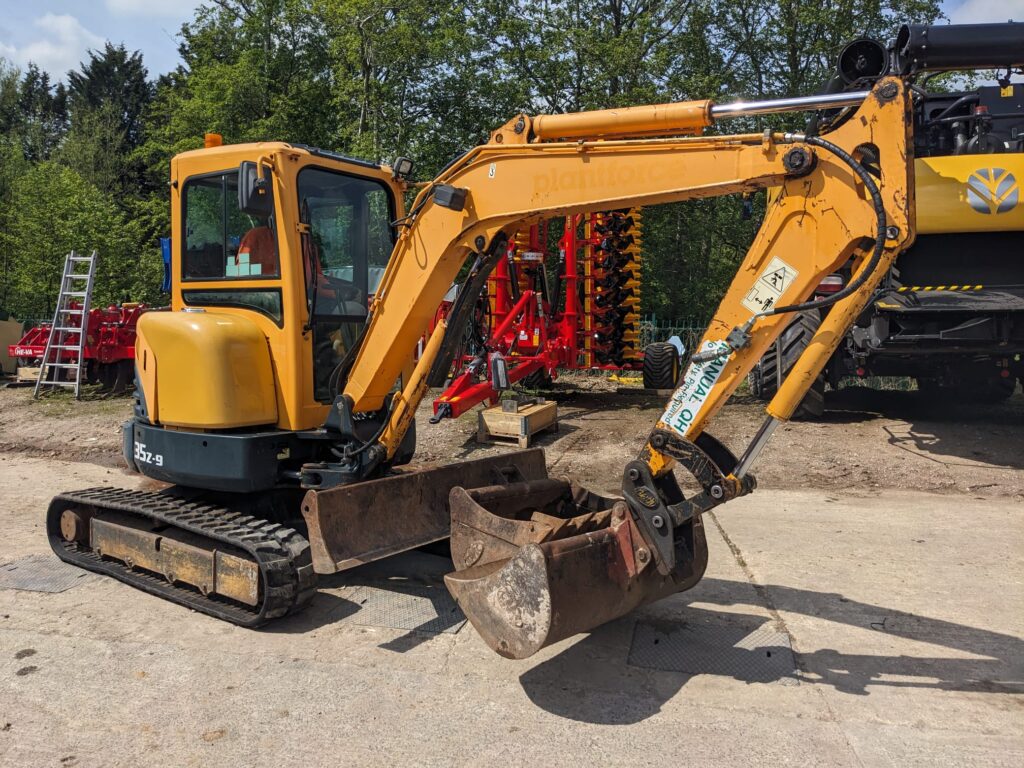 HYUNDAI 37Z-9 EXCAVATOR