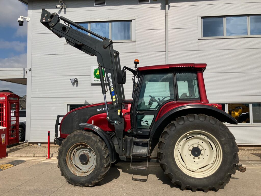 Valtra M130 + Trima 5.0P loader