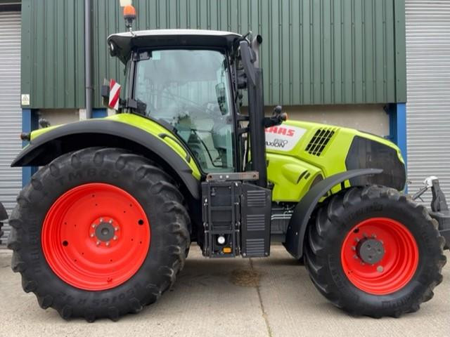 CLAAS AXION 830