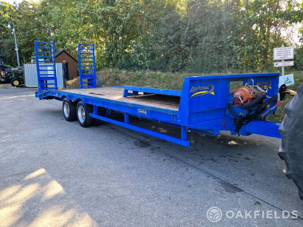 2010 Agrimac 27 foot tandem axle lo-loader