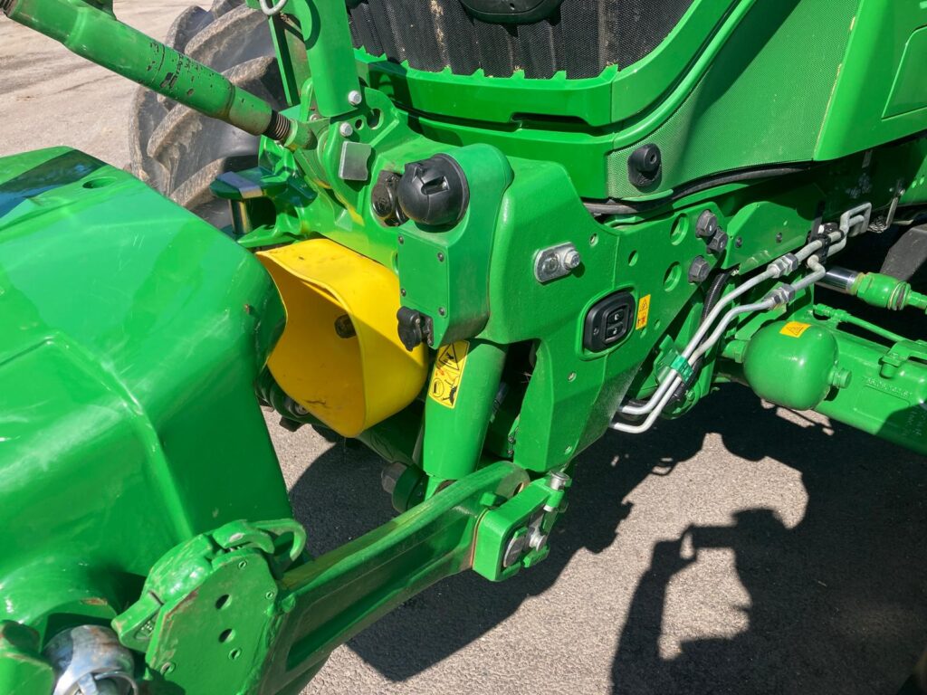 John Deere 6R 215