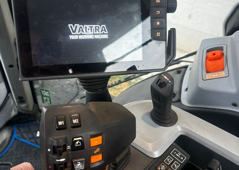 Valtra T254V ST Tractor