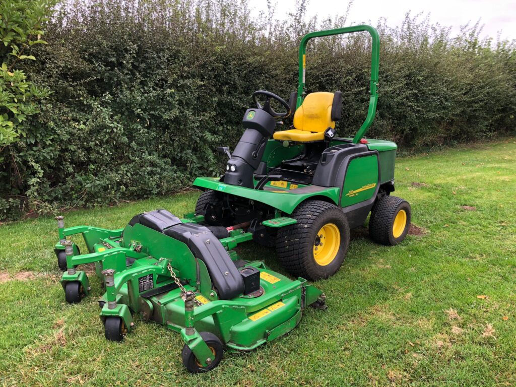 John Deere 1545 and 72″ V flex deck mower