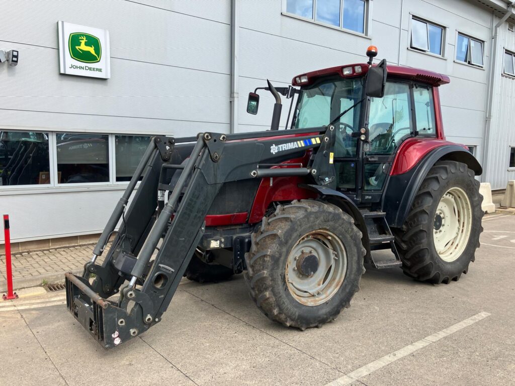 Valtra M130 + Trima 5.0P loader