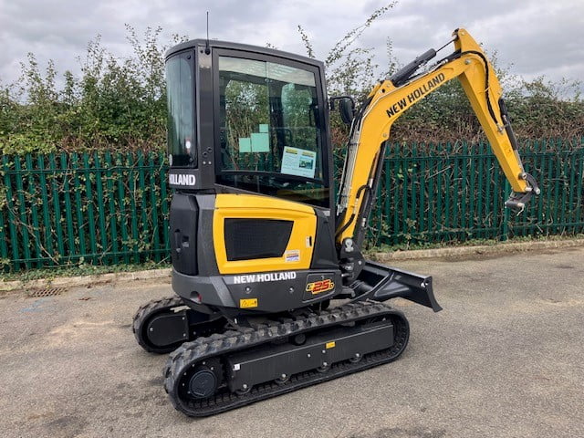 NEW HOLLAND E25D EXCAVATOR