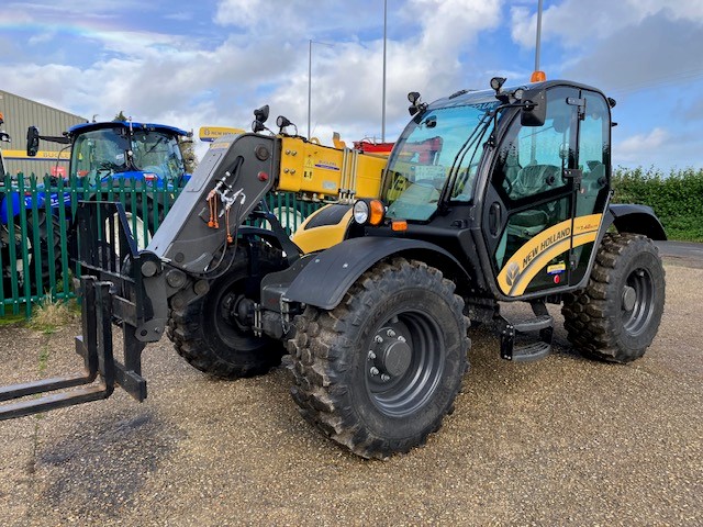 NEW HOLLAND TH7.42 ELITE TELESCOPIC HANDLER