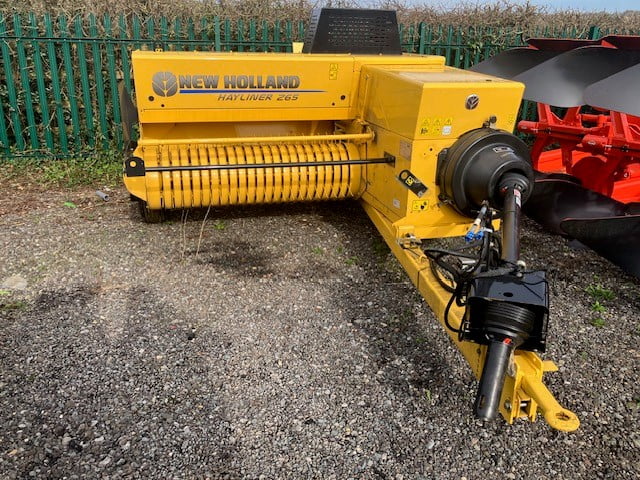 NEW HOLLAND HAYLINER 265 BALER