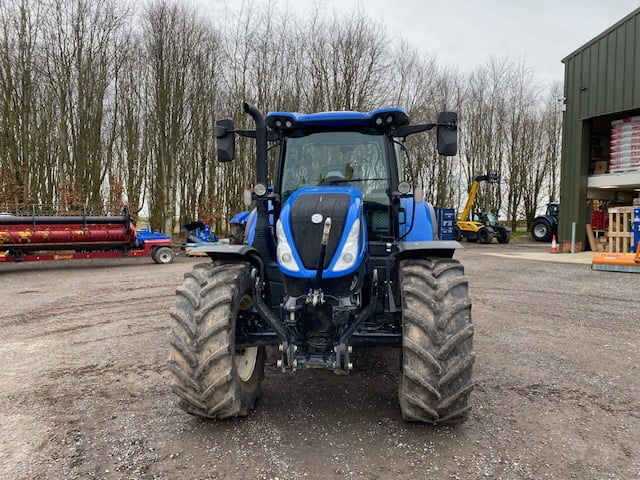 NEW HOLLAND T6.180 DCT TRACTOR