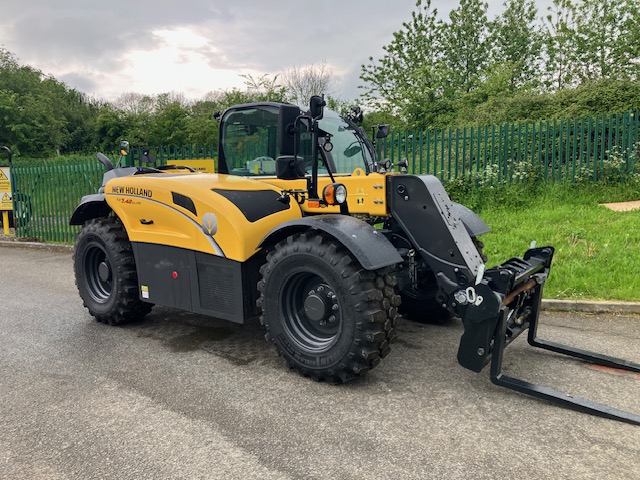 NEW HOLLAND TH7.42 ELITE TELESCOPIC HANDLER