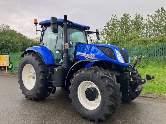 NEW HOLLAND T7.245 PC SW EX DEMO TRACTOR