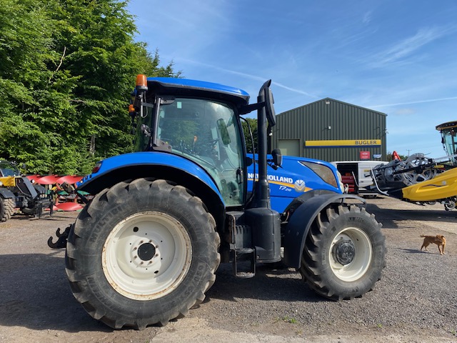 NEW HOLLAND T7.210 PC CL TRACTOR