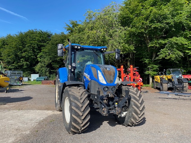 NEW HOLLAND T7.210 PC CL TRACTOR